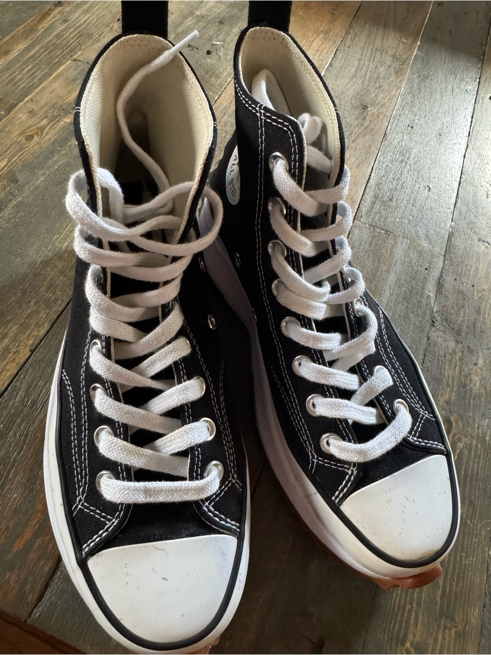 Converse Run Star Hike Platform Black and White High-Top Sneakers M7/W8.5